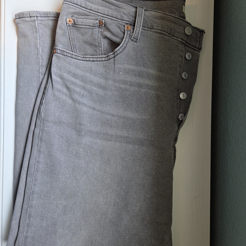 Levi's Women's High Rise Gray Jeans - Picture 9 of 12